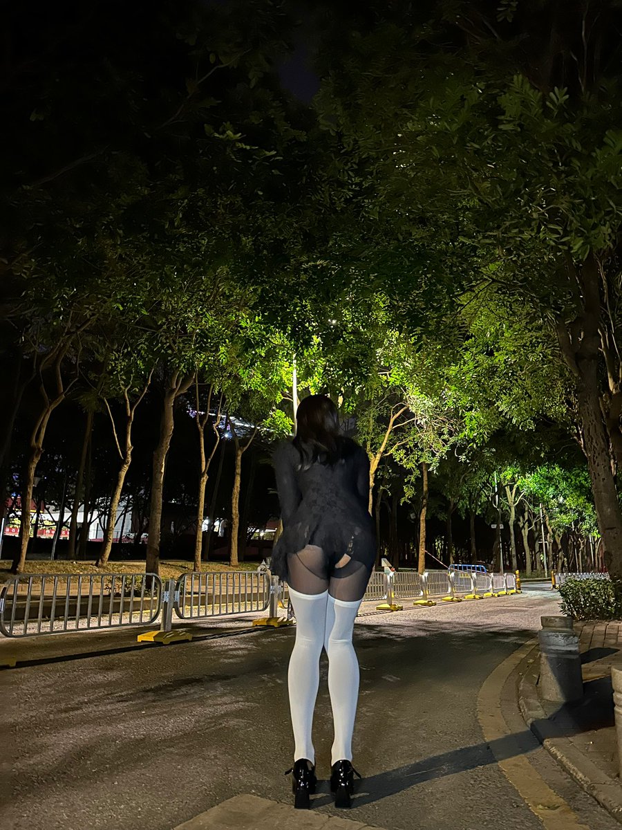 看看屁股
#伪娘露出 #伪娘 #露出诱惑