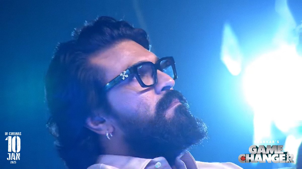 RebalRelang's tweet image. No Ram Charan fan will pass without liking this tweet&apos; 🔥 🔥 🔥 let&apos;s see the range of global Star ⭐ 

Look ramp 🔥💯

#GameChanger
#MegaPowerEvent