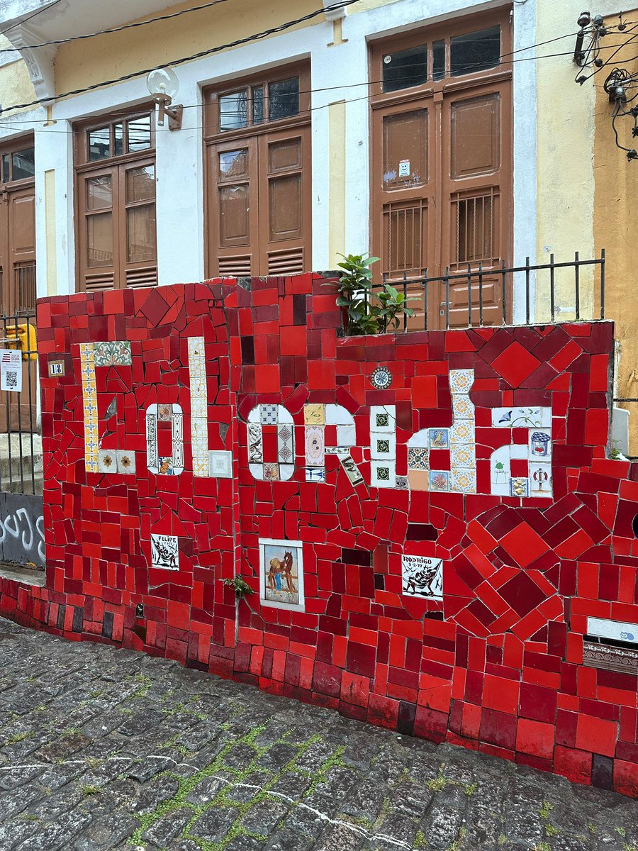 BrTapiaa18's tweet photo. Escadas do Selaron.
#Mosaico #Selaron #RiodeJaneiro https://t.co/DoJKKPriVA