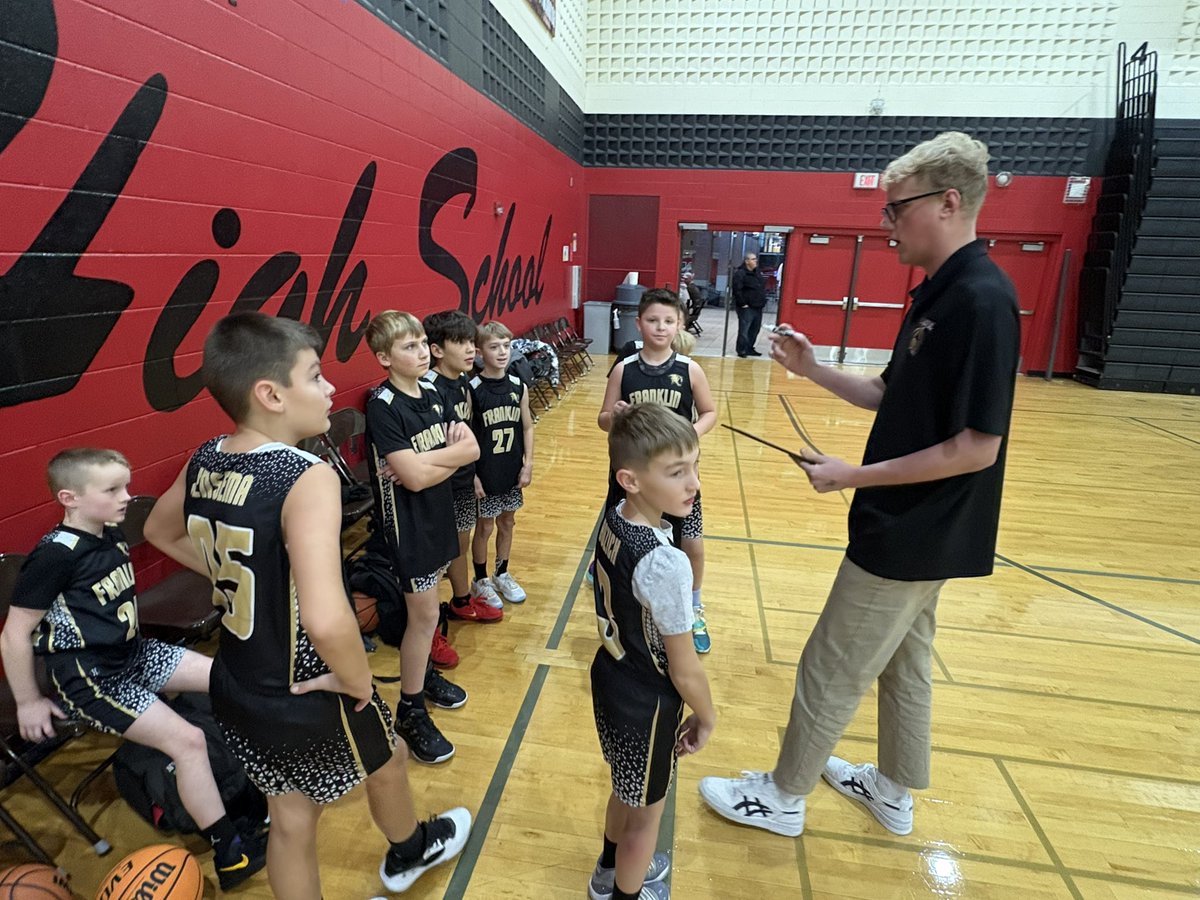 saberhoops's tweet photo. Some youth action @MuskegoHSHoops Tourney

@ZPoweleit “Saber Hoop Alum” getting after it. 

4th Grade Gold https://t.co/DxAv4NKnQP