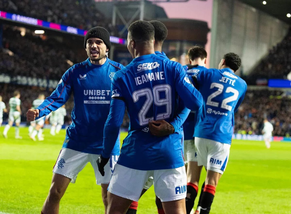Fan dropping his hat amd Bajrami putting it on 😂🇬🇧