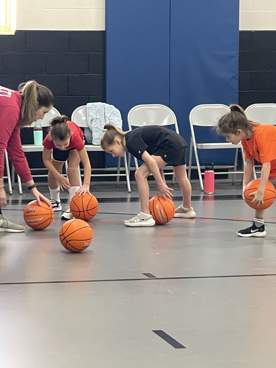 PennyDippold's tweet image. It starts with the basics🧡🏀🖤#LYBA #lpstigers #basketballfundamentals