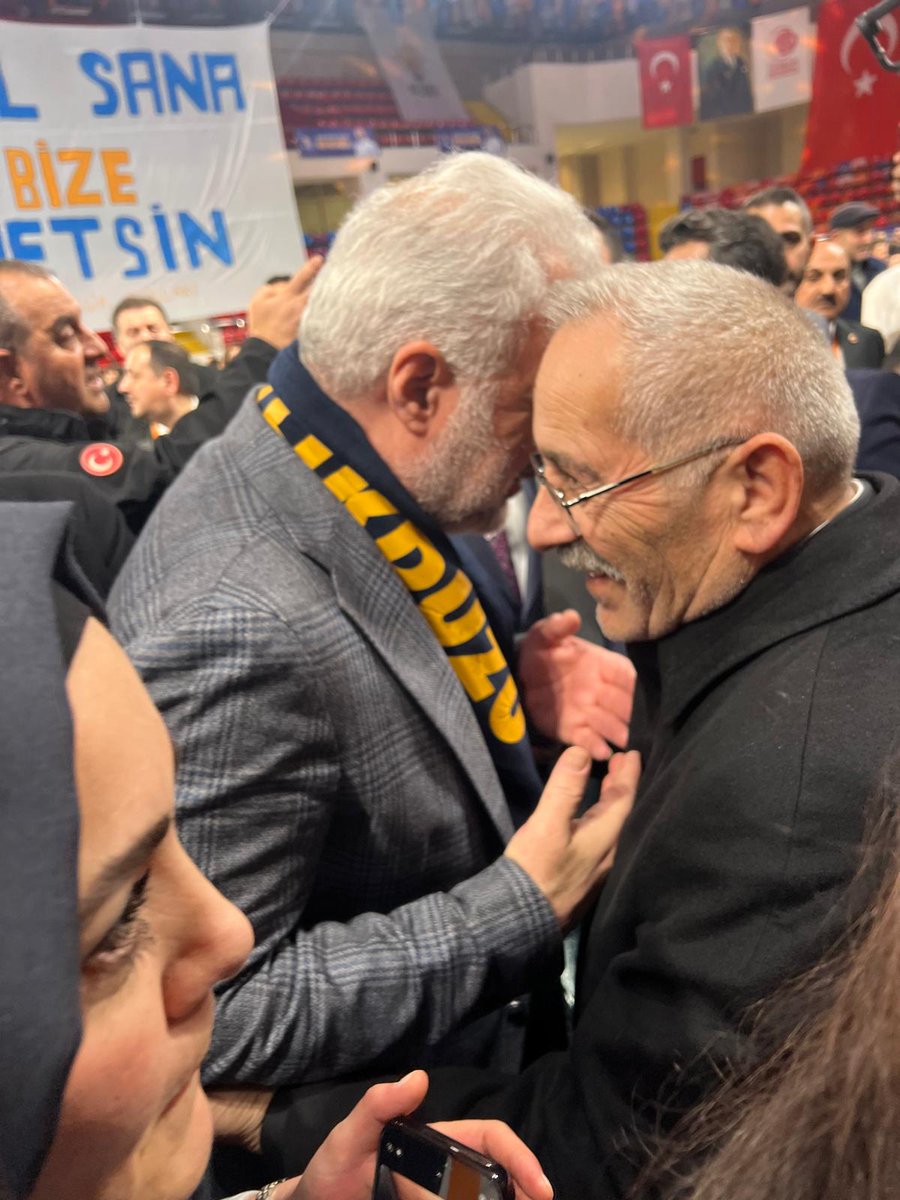 kmdernegi's tweet photo. AK Parti Beylikdüzü İlçe Başkanlığı'nın 5. Olağan Kongresi'ne katıldık.
Görevine yeniden seçilen Ömer Çolak’ı tebrik eder, başarılar dileriz. 👏 AK Parti İstanbul İl Başkanı Osman Nuri Kabaktepe ile sohbet etme fırsatımız oldu.
#AKParti #Beylikdüzü #NecdetYüksel https://t.co/uEhhZbpNks