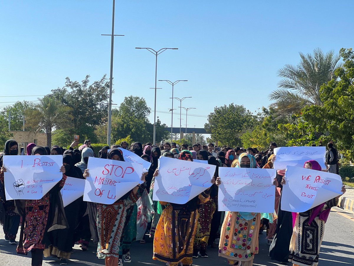 SarwarDad's tweet photo. لسبیلہ یونیورسٹی ءَ #Militarisatization کنگ ءُ #Hostle ءَ خفیہ کیمرہ جنگ ءِ بلوچ نودربرانی سیکورٹی جیڑا ءِ ءُ #Female ھاسٹلانی خفیہ کیمرہ جنگ بلوچ روایات ءِ ھلاپ انت۔
#StopMilitarizationOfLuawms https://t.co/lbVN52z0uf