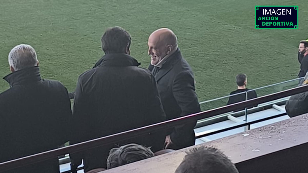 AfDeportiva_'s tweet photo. ⚠️ 𝐀𝐓𝐄𝐍𝐂𝐈𝐎́𝐍 | Javier Tebas se encuentra en El Alcoraz.

👁️🏟️ El presidente de LaLiga no se ha querido perder el partido de la Copa del Rey entre el Huesca y el Real Betis.

📸 [@_moonsaaaalvee_] https://t.co/6l7T49x66D
