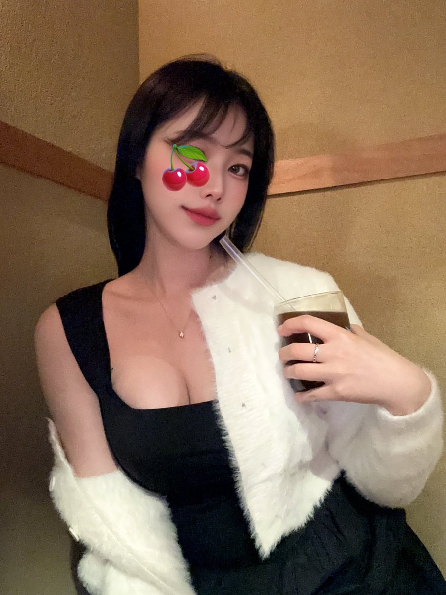 Rcherry_gnon's tweet photo. 퇴근후엔 체리랑 야시꾸리한 커피 한 잔 어때욥..?🍒
#섹트 https://t.co/NUni7NKn7c