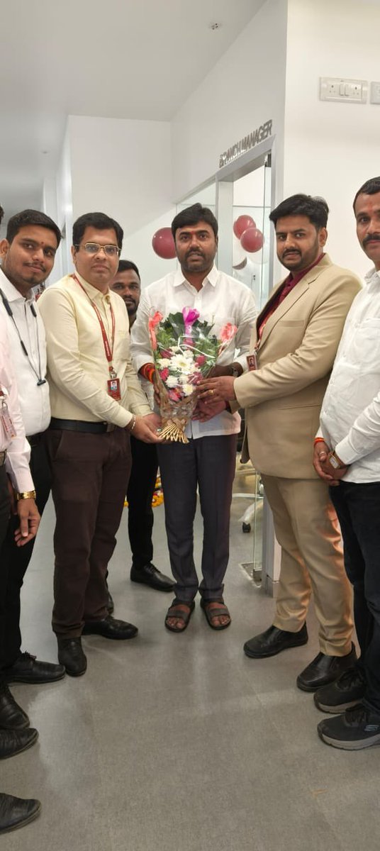 rajeshvitekar_'s tweet photo. इंडस्लंड बँक वसमत रोड परभणी या नवीन शाखेचा शुभारंभ झाला यावेळी उपस्थित राहून शाखेतील सर्व अधिकारी व कर्मचारी यांना मनापासून शुभेच्छा दिल्या
यावेळी सुरेंद्रजी रोडगे, किरण तळेकर, सुदर्शन काळे, सुमंत वाघ यांच्यासह माझे सर्व सहकारी उपस्थित होते
#MLA #RajeshVitekar #98Pathari #InduslandBank #Parbhani #inauguration #Ncp #Maharashtra