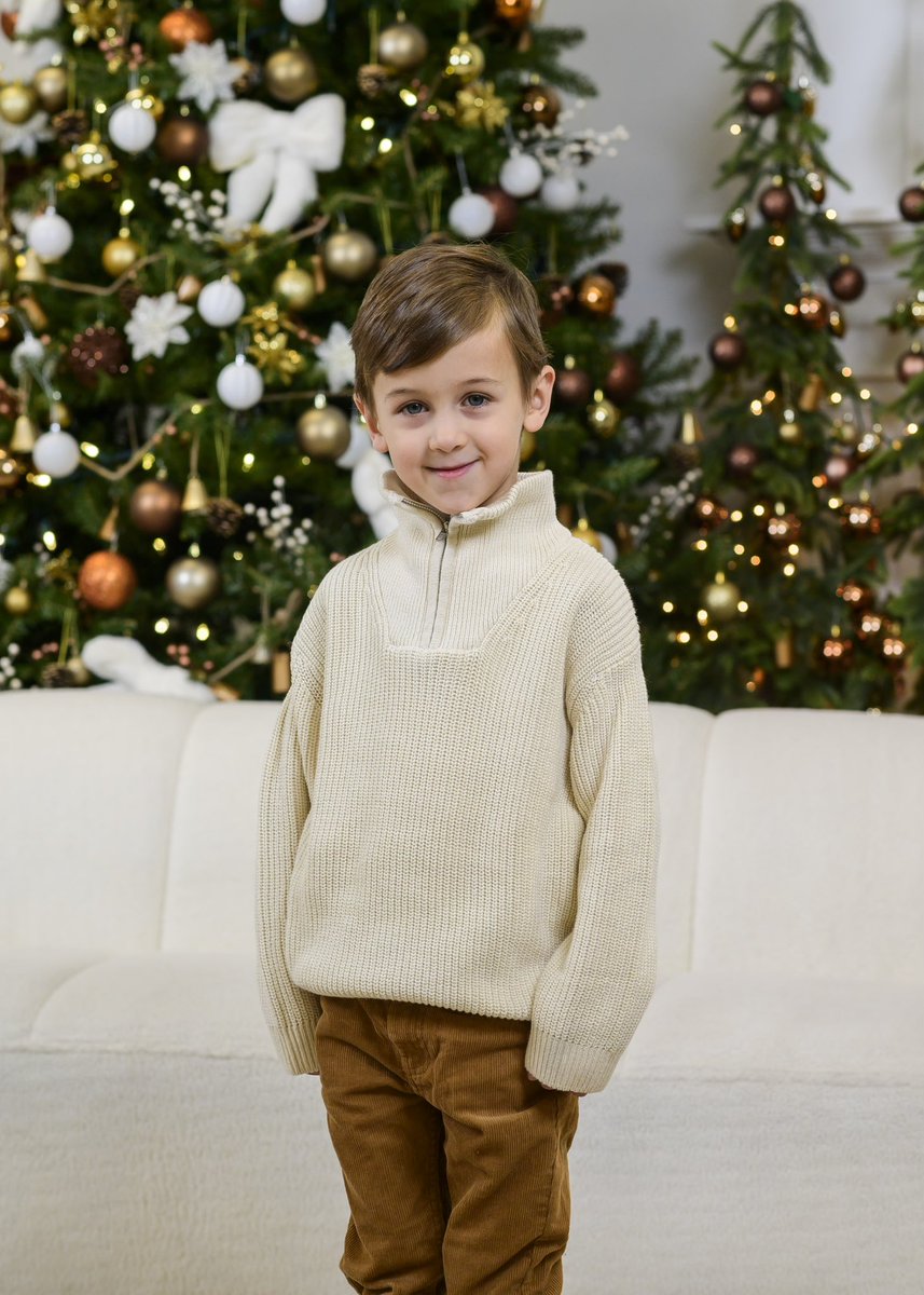 evioloo's tweet photo. Christmas Photos 2024 🎄🎅🏼

Comment CHRISTMAS if you’re interested in photographing you and your family with Erika Violo Photography next year! 📸

#photography #Nikon #Christmas2024 #family https://t.co/kv2Kxg7U49