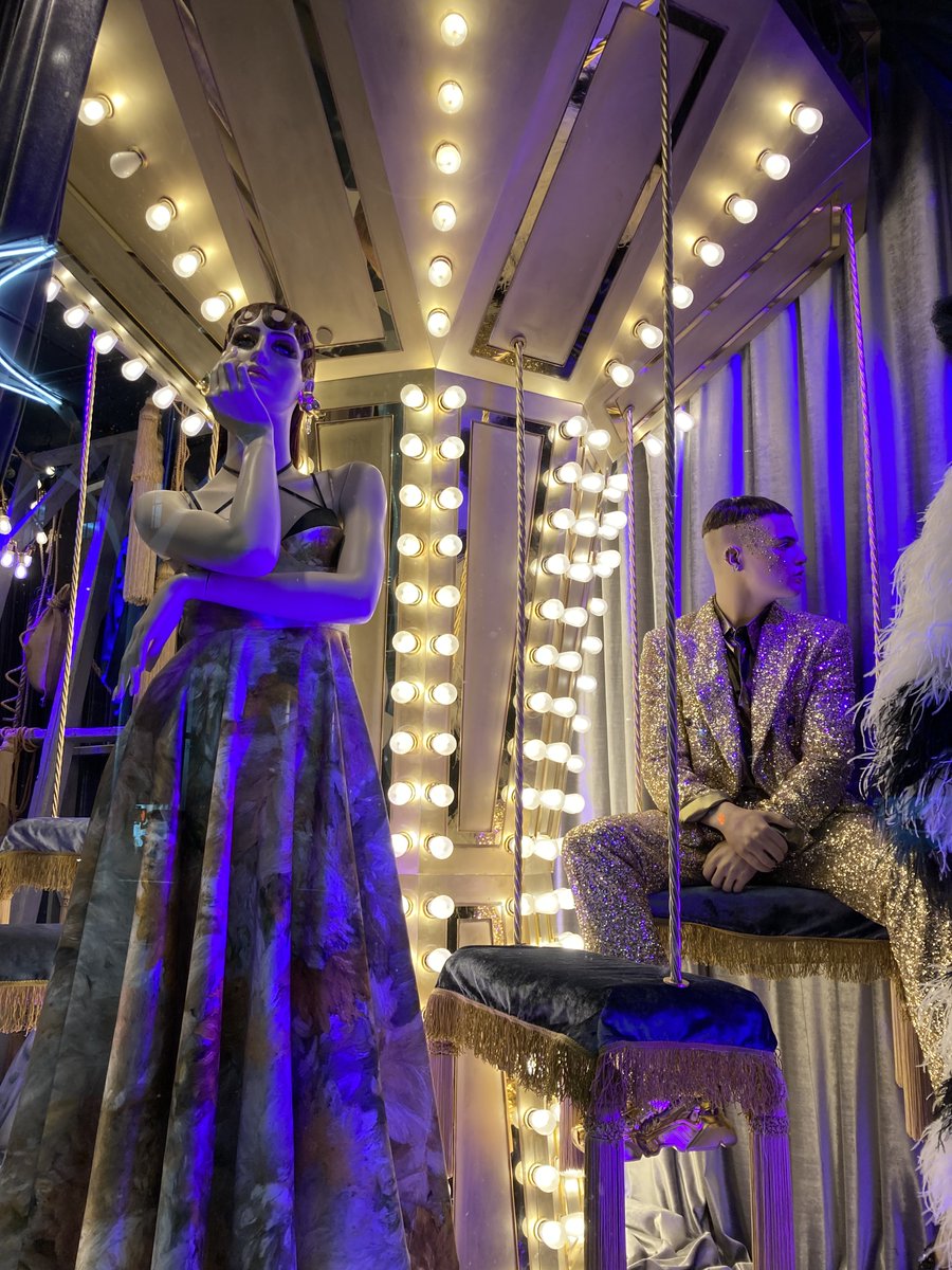 HaileyMarlowe3's tweet photo. @DailyPicTheme2 From the holiday window displays of Fifth Avenue in New York City! https://t.co/Gvpy6D8n0f