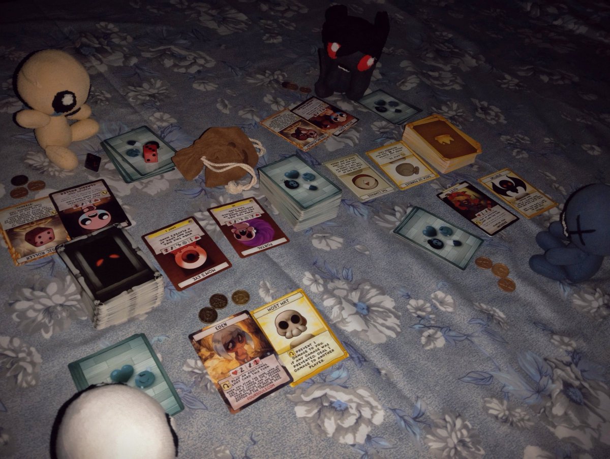 bluebabysno1fan's tweet image. they&apos;re playing four souls!!!
#tboi #handmadeplushies