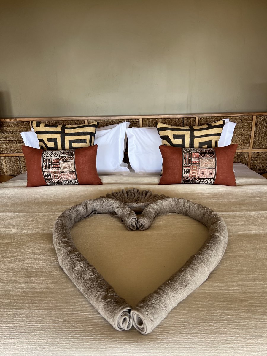 wekesa_amos's tweet photo. Mwamba Lodge Tarangire( Tanzania) and I work there as a chief employee!

Info@greatlakessafaris.com https://t.co/etHV1BYmzD