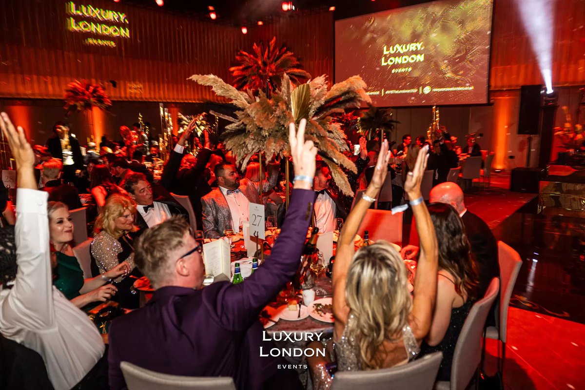 SirBritte's tweet photo. The London New Year's Eve Masquerade Ball was thrilling to work at! This was a truly unforgettable experience!

With 700 guests and more bottles of bubbles that I could count! Guests had an amazing experience and I am happy to be one of the reasons for that. https://t.co/Mk3GEMBmnH