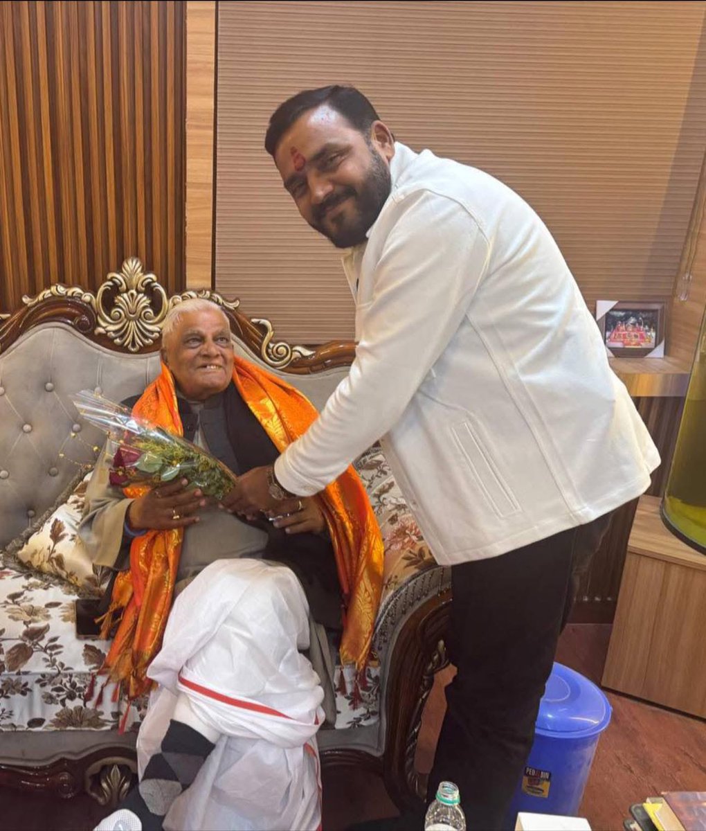 pawanjaiswaldhk's tweet photo. आज श्री शकुनी चौधरी जी , पूर्व मंत्री बिहार सरकार के 79 वी जन्मदिन के अवसर पर मिलकर बधाई एंव शुभकामनाएँ देते हुए🙏
#samratchoudhary #dilipjaiswal #DrDilipJaiswal #VijayKumarSinha #Sanjayjaiswal #BJP4Bihar #SushilModi #BJP4India #VinodTawde #News4Nation #LiveCities #FirstBihar https://t.co/5GFQM9GdZu