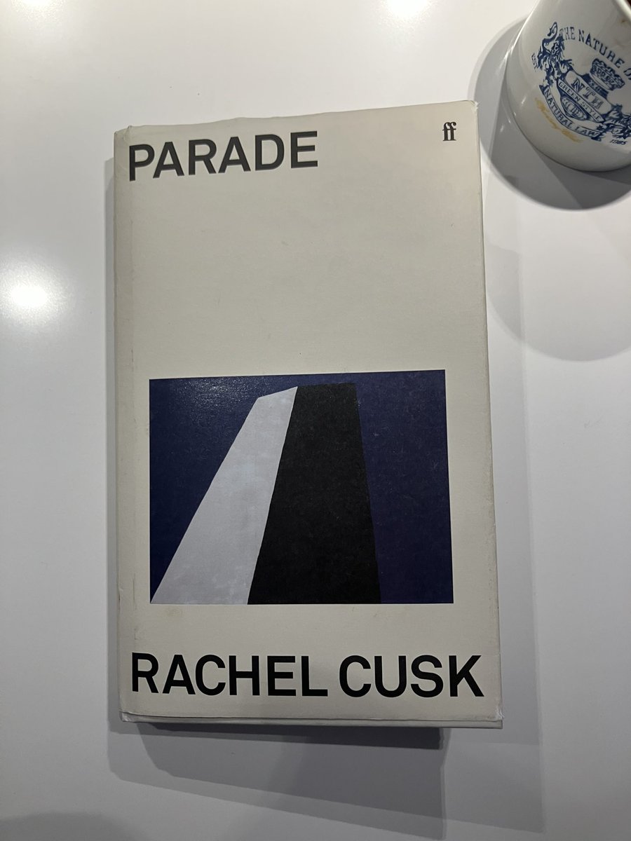 Es como leer una peli de Woody Allen. Todo resuena como en una habitación pequeña donde la conversación es demasiado grande. 
Exigente, de vuelta de todo, con un punto de ironía, ¿o seré yo? Me costó al principio y me encantó al final #libros  #books #Cusk #2025