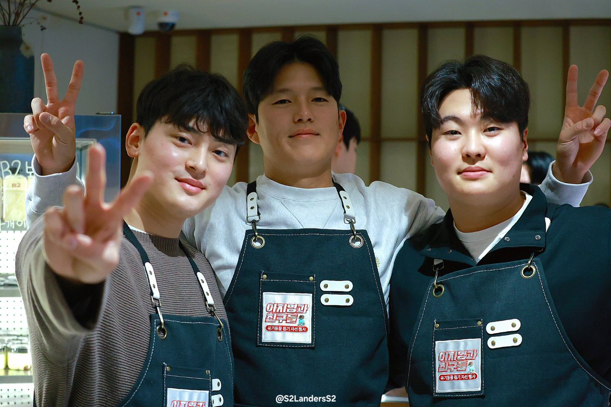 화목한 핑핑이들

250104 이지영과 친구들 자선카페
#SSG랜더스 #조병현 #조형우 #고명준