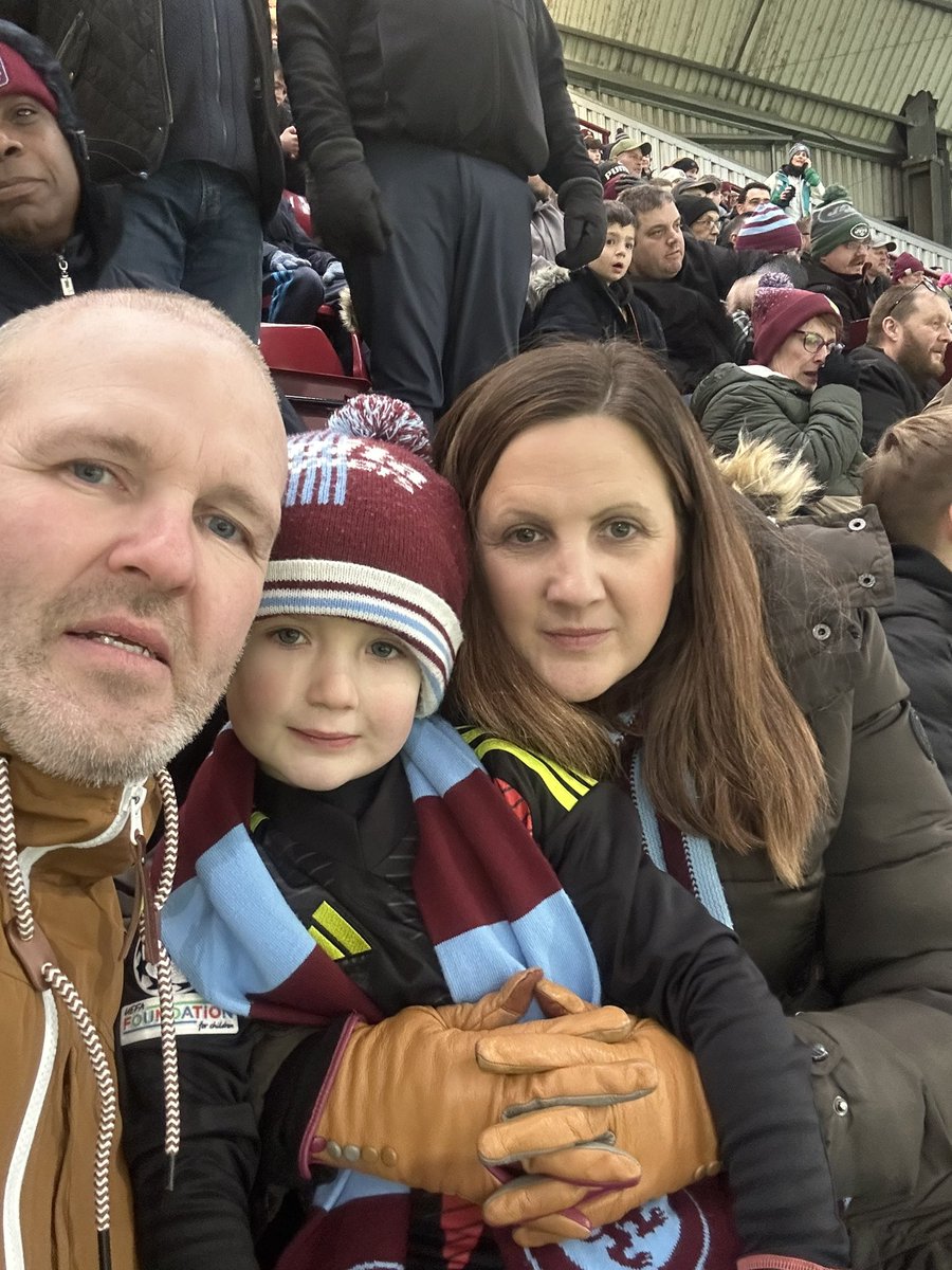 LeeClarke26's tweet photo. @AVFCOfficial 1st Villa game for joe #utv https://t.co/ZnpWPn3FIC