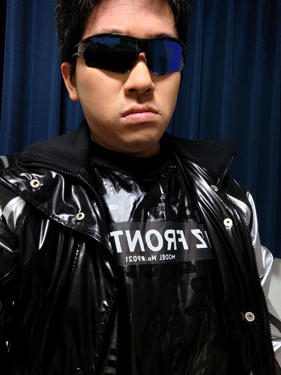 fj_baseball_t's tweet photo. グラコンと合わせてみた、黒×黒の組み合わせ。
撮り方が悪いせいで光沢感が少し減っちゃったかもだが、組合せとしてはいい感じで好き😎
自撮り、上手く撮れるようになりたいぜ･･･ https://t.co/QfewPLr0F1