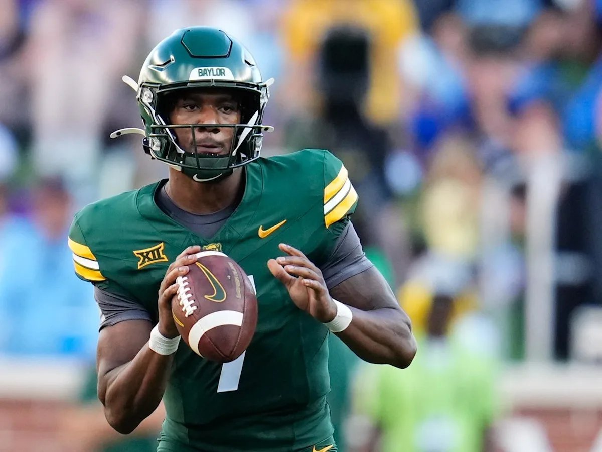 Baylor transfer quarterback Dequan Finn is visiting Miami (OH) today, a source tells <a href="/On3sports/">On3</a>. 

The 2023 MAC MVP at Toledo.

on3.com/news/transfer-…