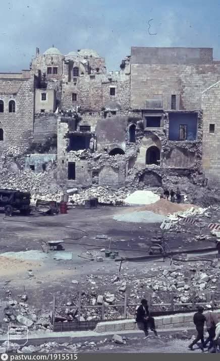 visithebron's tweet image. In 1967 It was called the Moroccan Neighbourhood, there were people living there and many families lives there before the ugly Israeli occupation demolish the place and covert it to the wailing wall and a holy place for jews to worship. #visithebron #Hebron #Palestine