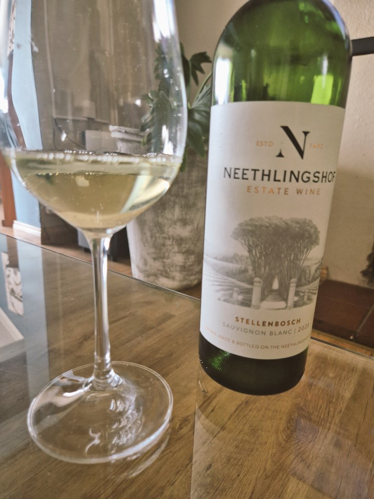 mphosugar's tweet photo. It's study time โฐ๏ธ ... keeping me company is a crisp bottle of Sauvignon blanc from @NeethlingshofW #wsetstudent https://t.co/SClEhkLGeY