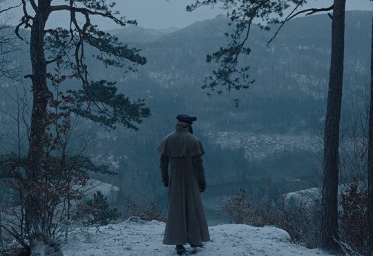 porcel444in's tweet photo. nosferatu (2024). dir. robert eggers / ‘wanderer above the sea of fog’ by caspar david friedrich https://t.co/W766wOMl3q