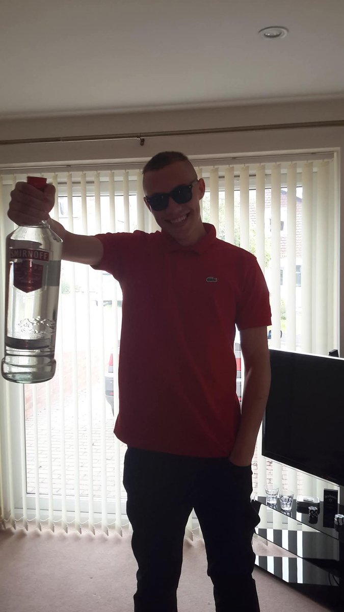 CaShMaSterKuba's tweet photo. Pan wychodzi na imprezę a ty piesku 🦴generuj już szybciutko kod blik przecież nie pozwolisz chyba, żebym musiał wydawać swoje pieniądze?!? Kłaniaj się grzecznie i wyskakuj z bliczka nowy rok to jeszcze więcej zabawy 🤣 #findom #dog #paypig #hajs #master #bankomat #król #slave https://t.co/7bAuDbXNGe
