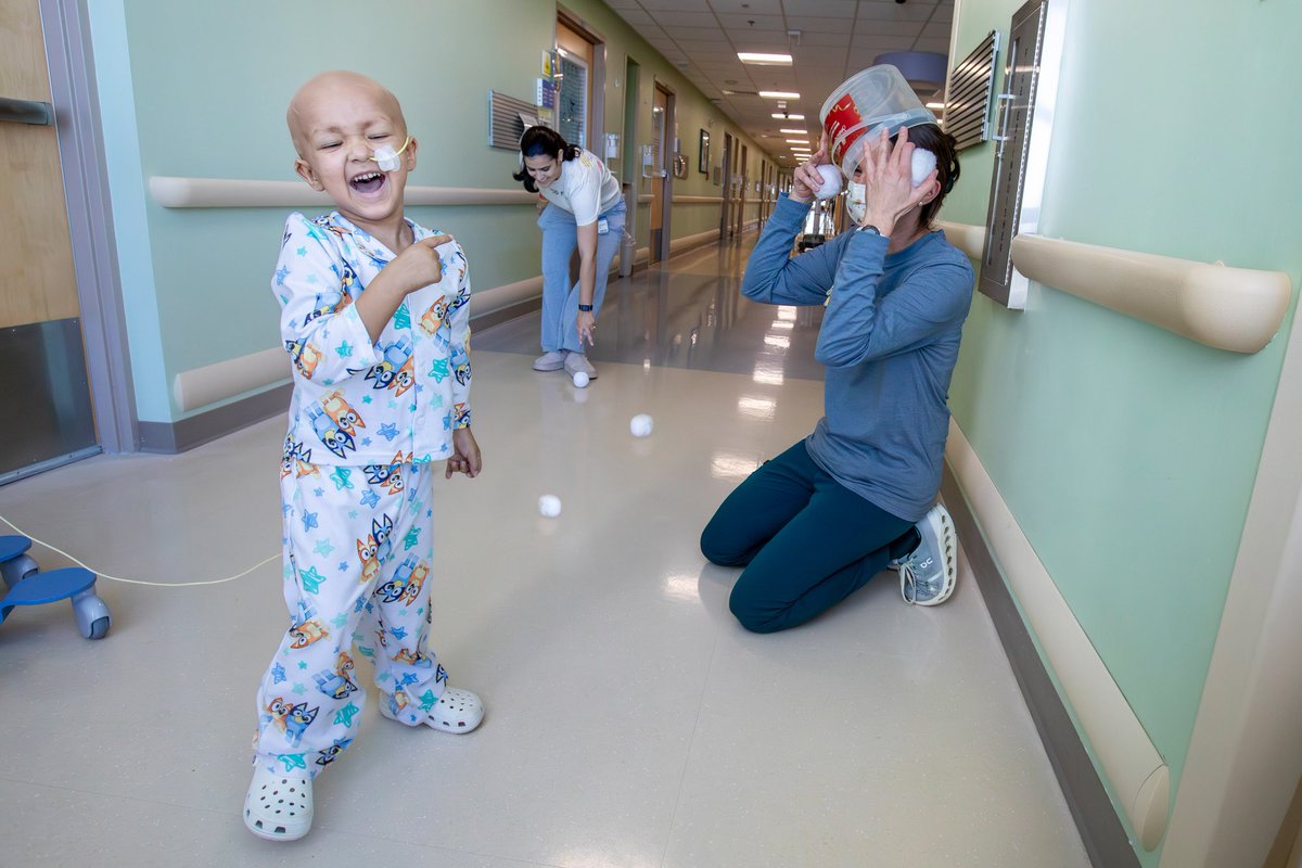 allchildrens's tweet photo. As temperatures plunge in Tampa Bay, RN Rachel Gurnavage doesn’t stand a chance against snowball fight champion Sebastian in our hospital's Cancer &amp; Blood Disorders Institute. The 3-year-old is fighting neuroblastoma and packs a wicked curveball. https://t.co/LqSUSnqfTO