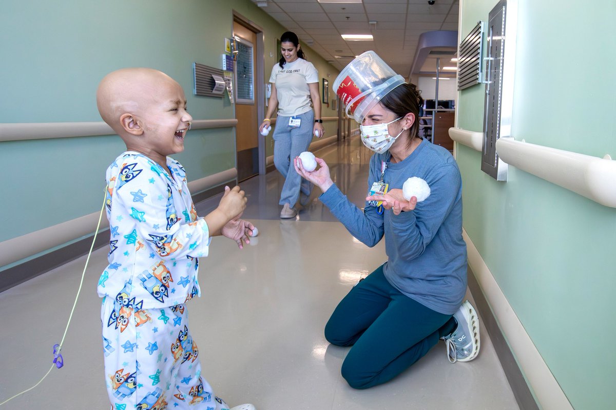 allchildrens's tweet photo. As temperatures plunge in Tampa Bay, RN Rachel Gurnavage doesn’t stand a chance against snowball fight champion Sebastian in our hospital's Cancer &amp; Blood Disorders Institute. The 3-year-old is fighting neuroblastoma and packs a wicked curveball. https://t.co/LqSUSnqfTO