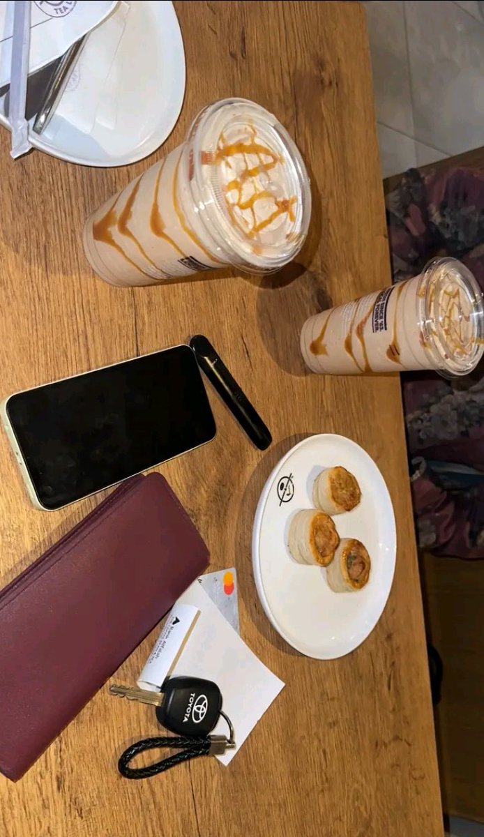 اسلام علیکم 💛
ہم زہر بھی ہیں شہد بھی 
ذائقہ آپ کے رویہ پر depand کرتا ہے 💯