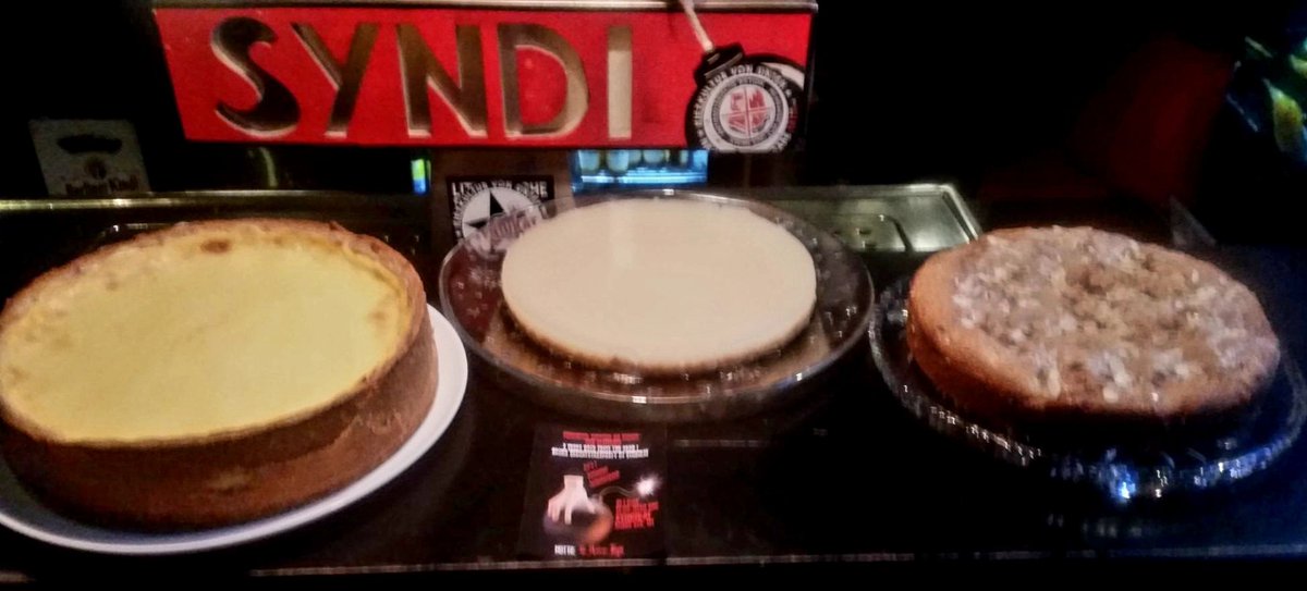 Dieses #Wochenende gibt's wieder lecker #Kuchen. Auf euch warten: ein Pfirsich-Schmand-Kuchen, ein Birnen-Zimt-Kuchen ( #vegan) und ein Lemoncake ( #vegan). Lasst es euch schmecken 😋