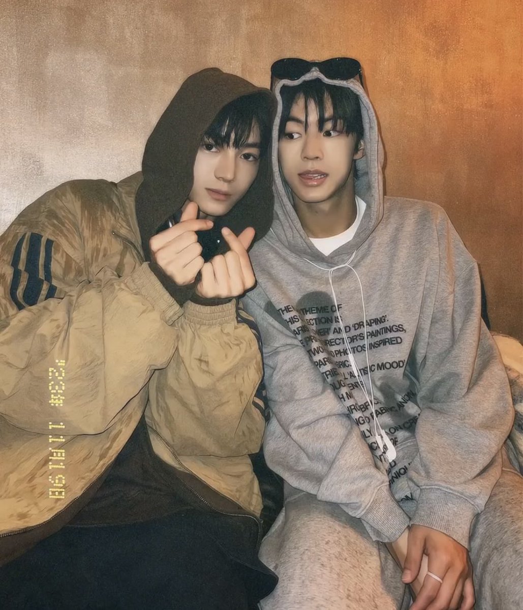 HAPPY BIRTHDAY HANJIN 🎂 

Our Lucky Clover Hanjin
#웨잇웨잇_한진이_생일이에요
#WaitWait_ItsHanjinDay