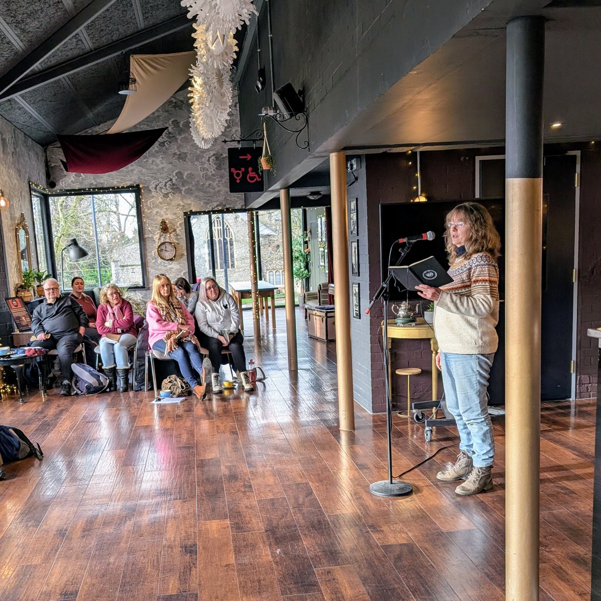 WolseyWriters's tweet image. And the Biggest Thank You of all today to @AudioAndrea @UOSEnglish for guiding us through Shakespeare&apos;s most topsy-turvy play. So many superb and unexpected responses🙃

Happy New Year to all Writers and Artists in Suffolk #creativewritingcommunity 2/2