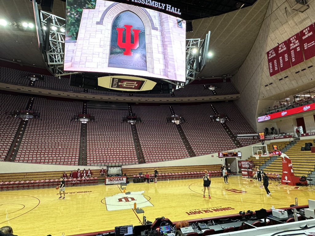 Back here at Simon Skjodt Assembly Hall for #iuwbb’s matchup with No. 1 UCLA at noon.

The Hoosiers appear to be wearing their black uniforms this afternoon as they look to notch their first victory over the No. 1 team in the country.

<a href="/ids_sports/">IDS Sports</a>