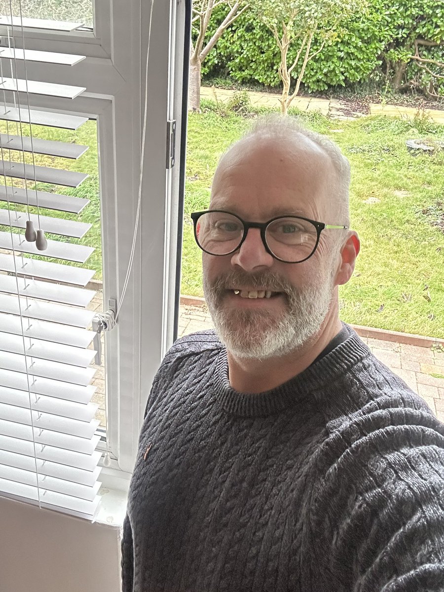 SteveJones2909's tweet photo. Saturdays, spending time with my kids and having adventures #singledad #arlingtoncourt #walks https://t.co/aqDezJKH7l