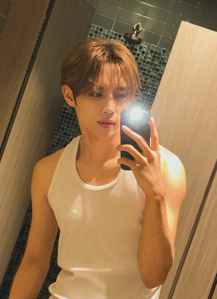 sol_lacuna's tweet photo. that's why he my man ♡...

⊹ #TBSD #TheBSelcaDay #DeobiSelcaDay #TheBShot◡̈ #THEBOYZ #더보이즈 #김선우 #선우 #SUNWOO ⊹ https://t.co/sf4qZXqSnt