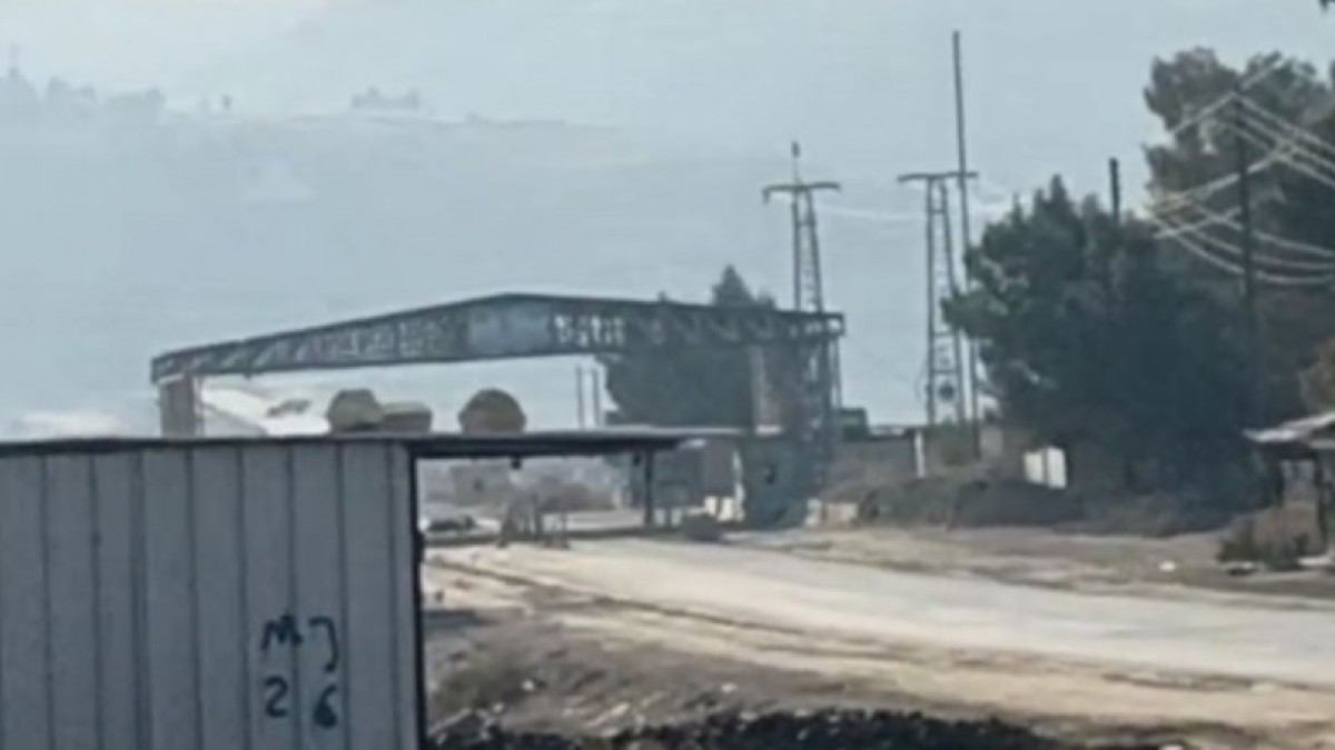 Kobani’nin güney kırsalı ve Qereqozaq Köprüsü bombalanıyor

🔴Minbic Askeri Meclisi, Türkiye’ye bağlı cihadist Milli Suriye Ordusu (SMO) ve paramiliter grupların Kobani’nin güney kırsalı ve Karakozak Köprüsü’nü bombaladığını duyurdu.

Bölgede şiddetli çatışmaların yaşandığı da