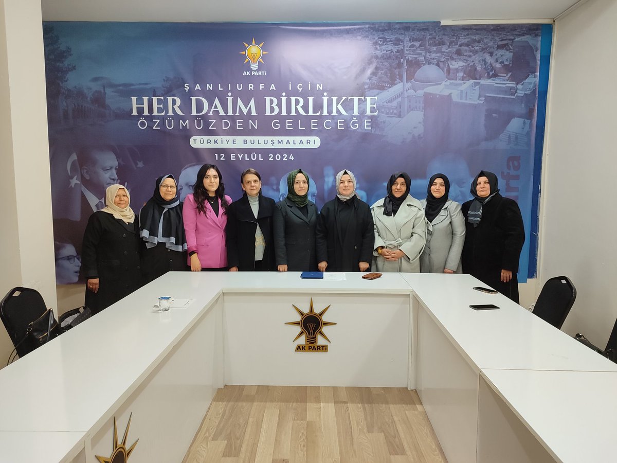 İl Başkanımız Zehra Ay, Karaköprü İlçe Başkanlığımızı ziyaret edip, Karaköprü İlçe Başkanımız <a href="/avorhancelik/">Av. Orhan ÇELİK</a> , İlçe Kadın Kolları Başkanımız <a href="/seherkilic1/">Seher KILIÇ KAR</a> ve teşkilatımızla bir araya geldi. 8. Olağan İl Kongremize hazırlık süreci ve teşkilat çalışmaları hakkında istişare ettiler.