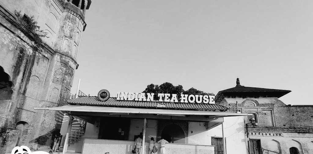 ❤❤💙💙💚💚💛💛💟💟
1940ء میں ایک سکھ بوٹا سنگھ نے "انڈیا ٹی ہاؤس" کے نام سے یہ چائے خانہ شروع کیا بوٹا سنگھ نے 1940ء سے 1944ء تک اس چائے خانہ و ہوٹل کو چلایا مگر اس کا کام کچھ اچھے طریقے سے نہ جم سکا۔ بوٹا سنگھ کے چائے خانہ پر دو سکھ بھائی سرتیج سنگھ بھلا اور کیسر سنگھ بھلا جو