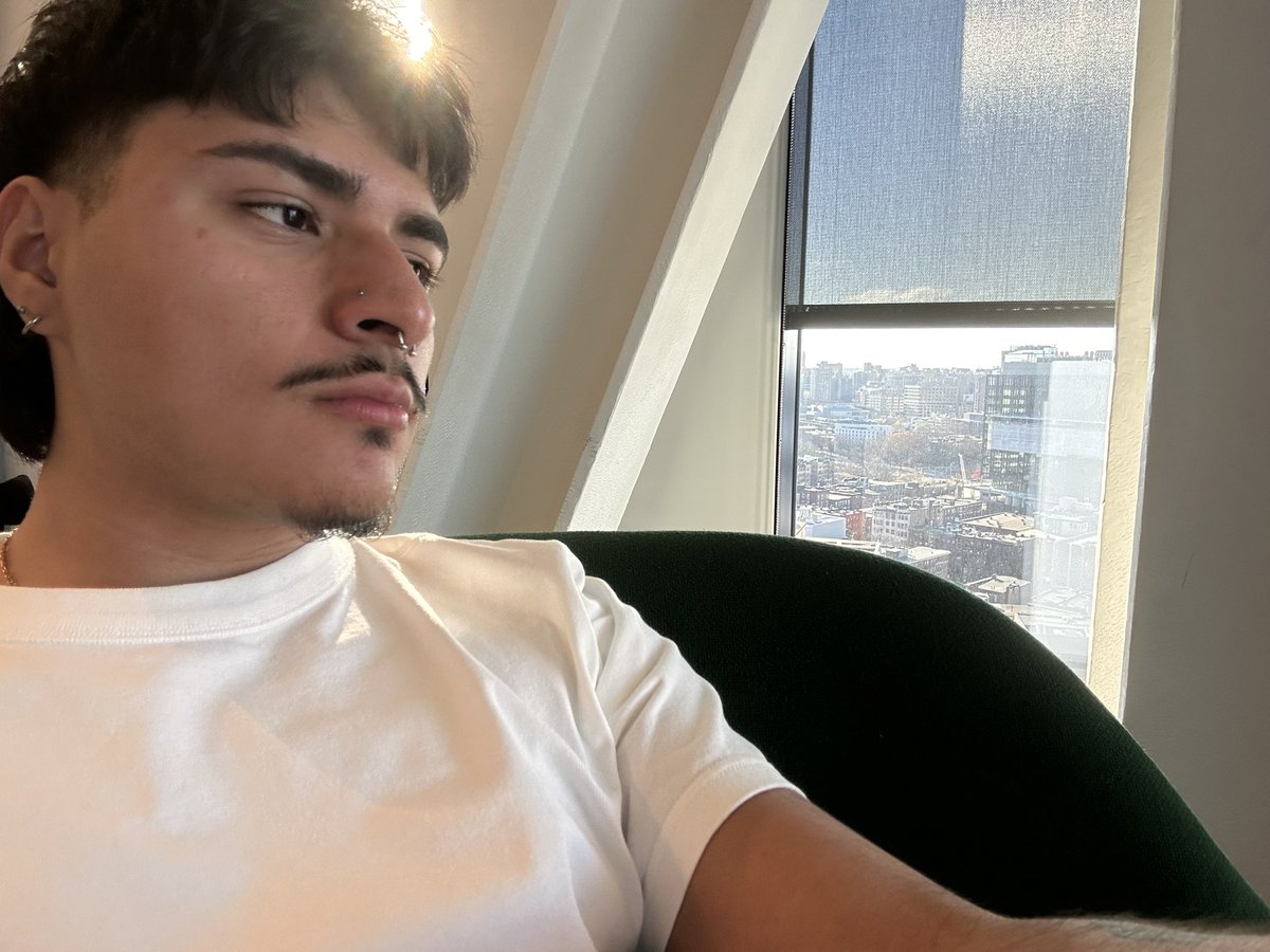 so i wuz looking at the wall