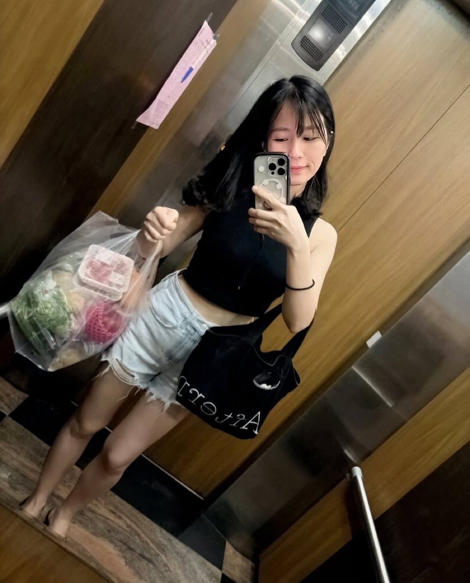 弱弱問一下 微炮友   
外貌不行  沒關係   
只要和我性慾一樣大就好❤️
內心是老色女 
喜歡被舔鮑  喜歡LG   女上位 
#點讚轉推抽3個免費做愛 
#說到做到