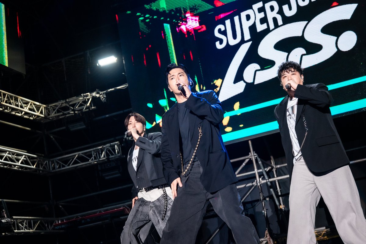 CswMusic's tweet photo. 2024-2025 跨年拍攝
New Year's Eve 2024 to 2025

@SJofficial 
@siwonchoi 
@ShinsFriends
@special1004 

#閃耀新北1314跨河煙火
#新北市政府
#寬寬整合行銷
#SUPERJUNIOR 
#SUPERJUNIOR_LSS https://t.co/EeLRbj9clJ