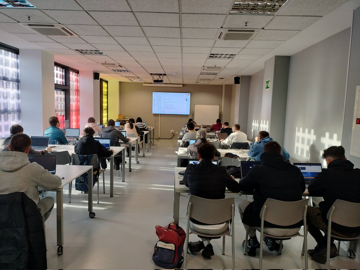 Gwalrock's tweet image. Aunque han pasado ya un par de semanas de festividades, después del examen y las notas..., encantado por poder participar en otro curso de #ciberseguridad en el centro de arte de @Alcobendas_ayto. Grandes chavales aprendiendo #hacking.

#hackbysecurity