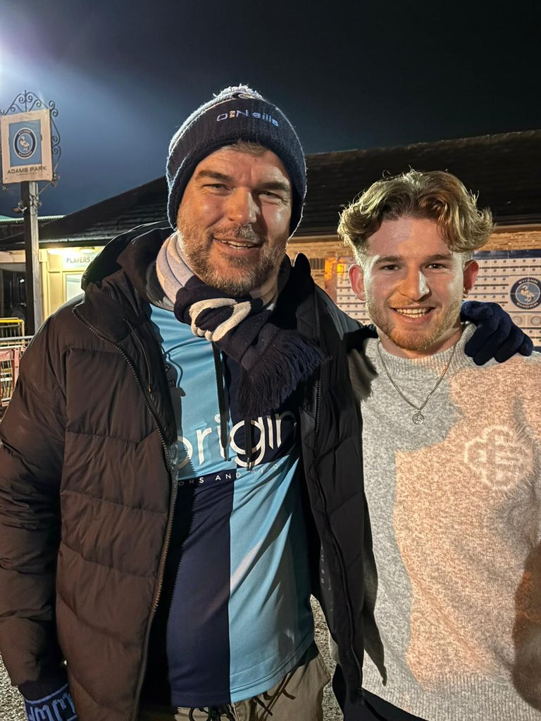 TimRickman's tweet image. Nice little chat with @JasperPattenden after the game. Get fit soon Jasp, miss having you out on the pitch #wwfc