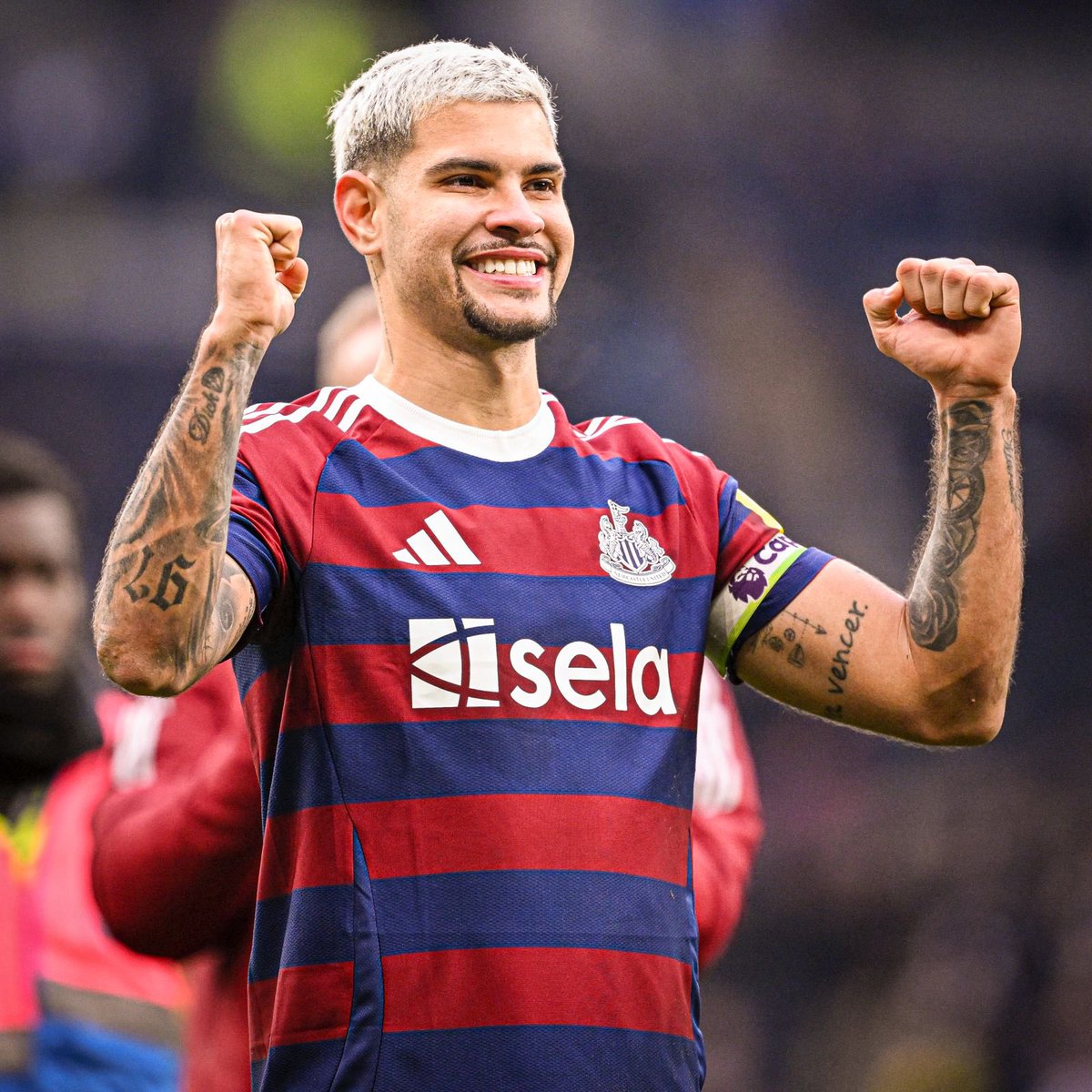 brunoog97's tweet photo. The smile of victory! What a team, what a performance. Proud of what we’re doing, NUFC. Onwards for more! Another assist. You’re such a lucky charm, vidoca. 😍3️⃣9️⃣🖤🤍 https://t.co/PZ1Xw7DvKY