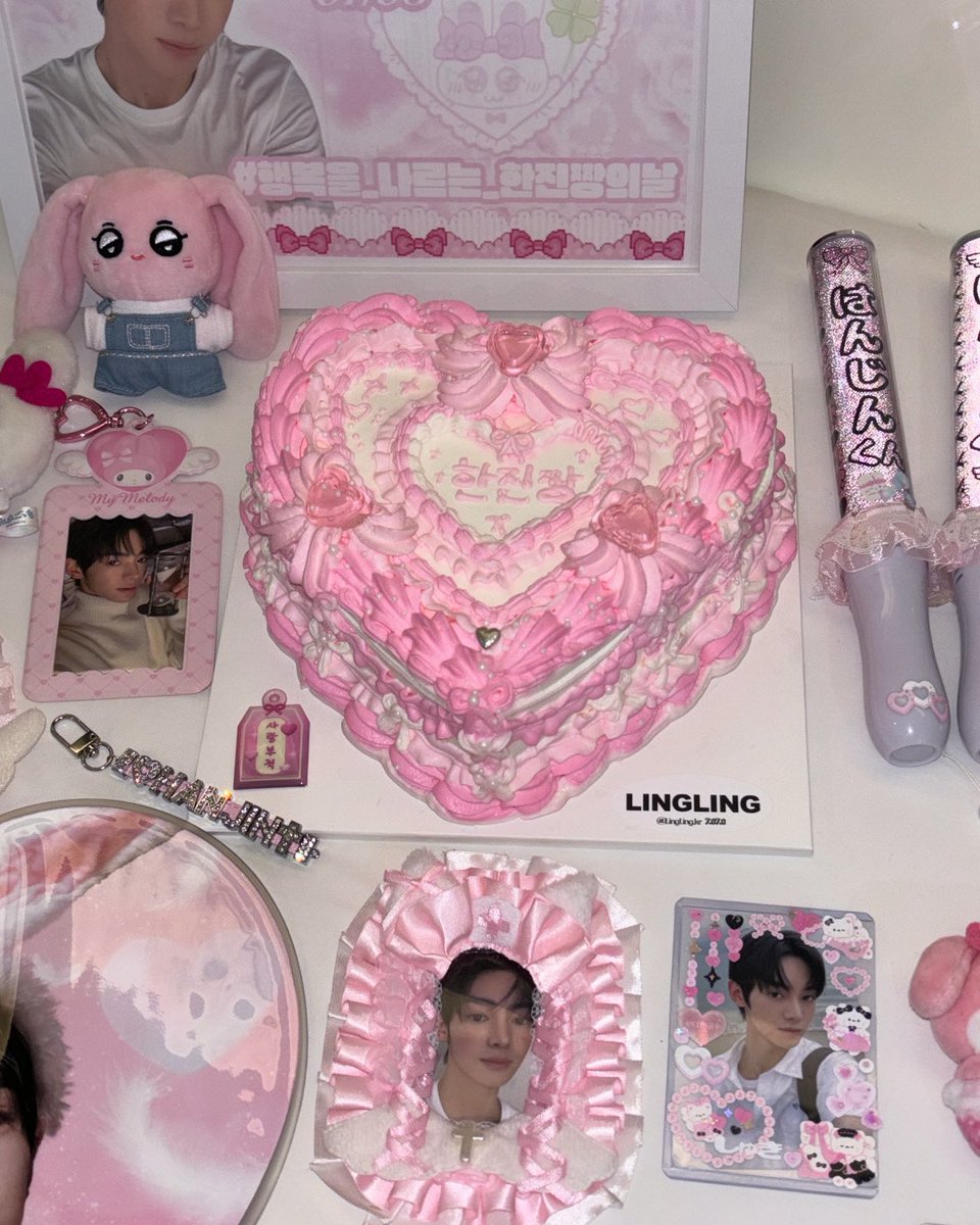 nyanj_in's tweet photo. 𝑯𝒂𝒑𝒑𝒚 𝑯𝒂𝒏𝒋𝒊𝒏 𝑫𝒂𝒚 🎀💕💕

ハンジンくん生まれてきてくれてありがとう💕

#Happy_HANJIN_Day 
#한진 #韩振 #ハンジン
#웨잇웨잇_한진이_생일이에요 https://t.co/MtiIvsNsgj
