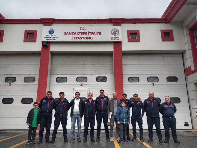 SANCAKTEPE İTFAİYE İSTASYONUNA ZİYARETTE BULUNDUK İTFAİYE EMEKÇİSİ ARKADAŞLARIMIZLA BİRARAYA GELDİK  ÖRGÜTLENME ÇALIŞMASI YAPTIK ÜYELİKLER ALDIK SENDİKAMIZA GEÇİŞLER DEVAM EDİYOR ZİYARET ETTİĞİMİZ DİĞER İSTASYONLARDA EMEKÇİLER TÜM BEL-SEN DİYOR ÜYELİKLER ALMAYA DEVAM EDİYORUZ..