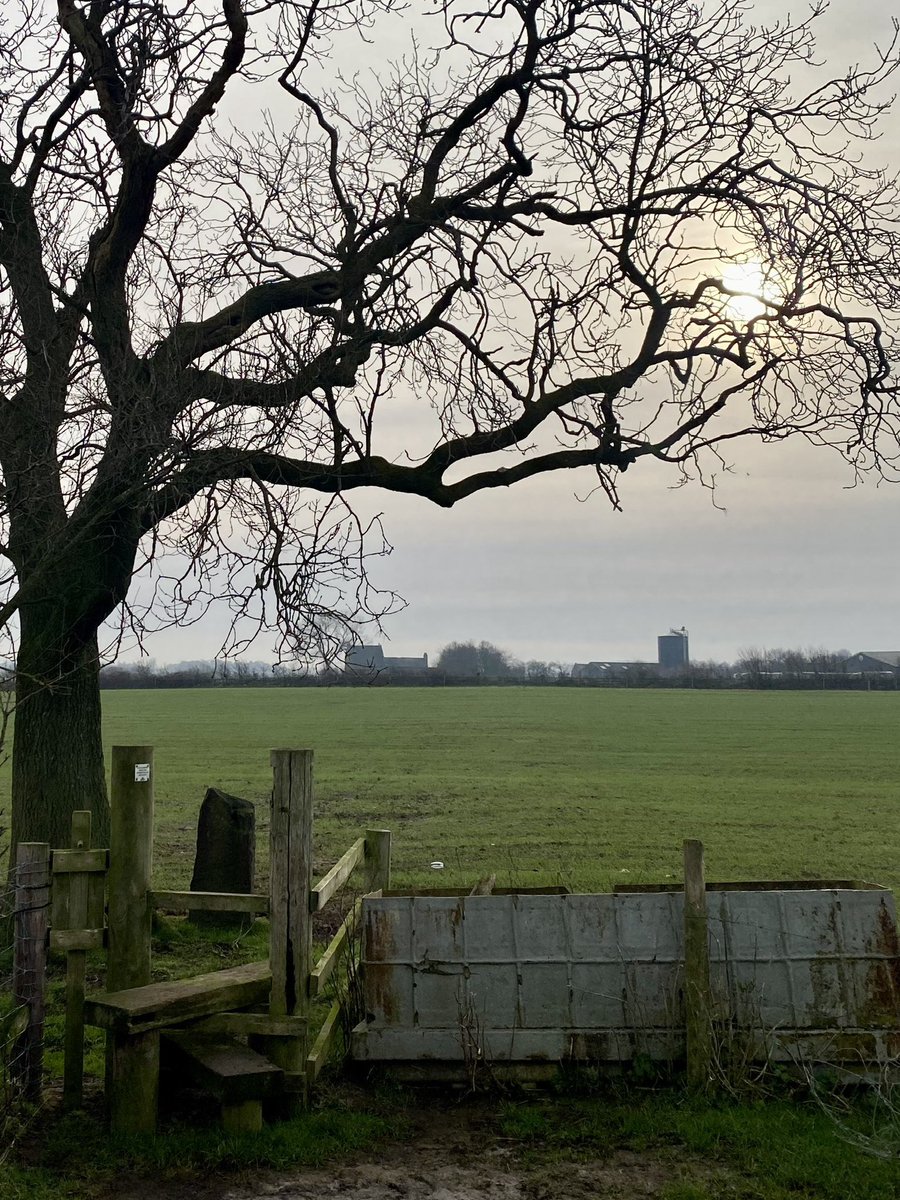 HellingtonBoots's tweet image. Grateful to be within walking distance of my parents’ house - and very lucky that there are some lovely ways to get there!
#LegsAndLaces 
#SaturdayStiles 
#TrigPoint