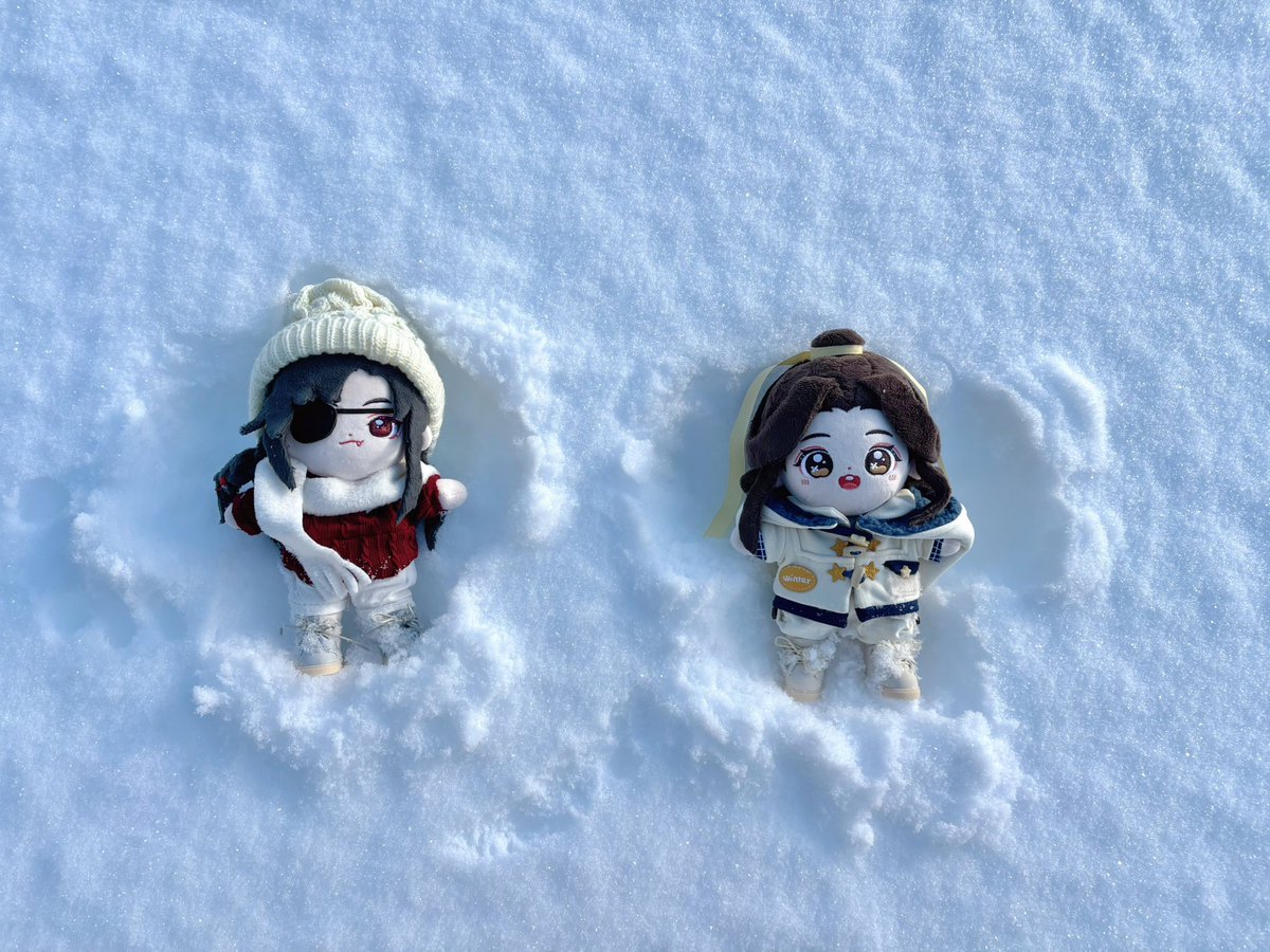 They made snow angels! ❄️
#hualian4seasons