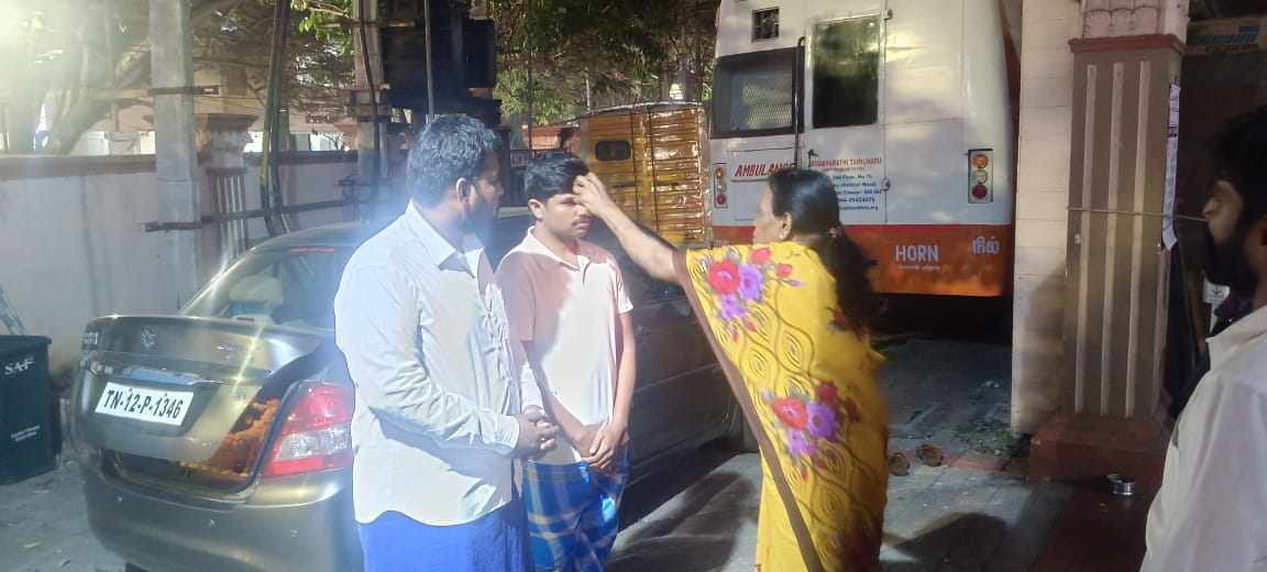 ABVPNorthTN's tweet photo. பாதிக்கப்பட்ட மாணவியின் நீதிக்காக போராடி காவல்துறையால் கைது செய்யப்பட்ட ABVP-வட தமிழகத்தின் மாநில செயலாளர் திரு. @YUVARAJDHAMODHA மற்றும் மாநில அலுவலக செயலாளர் திரு. ஸ்ரீதரன் ஆகியோர் நீண்ட சட்டப் போராட்டத்திற்கு பின் விடுதலை. 🚩
#ABVP https://t.co/0aC2fLQE52