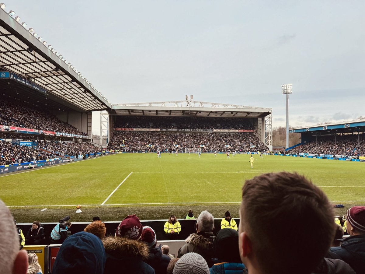 Danielle_Bridge's tweet image. Lovely day out down the m65, cheers for the three points! 🙌🏽 #burnleyfc #twitterclarets